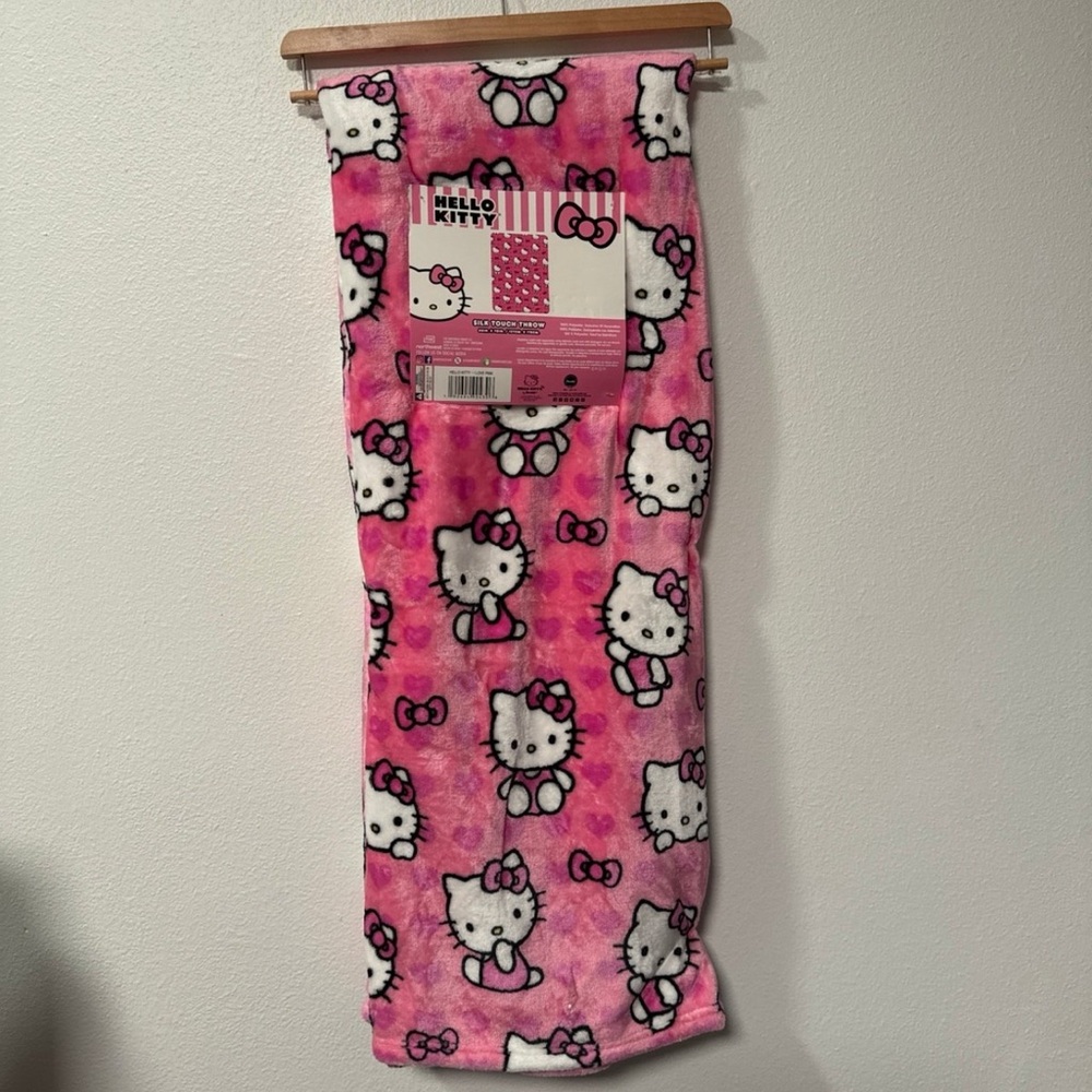 Hello Kitty pink blanket NWT